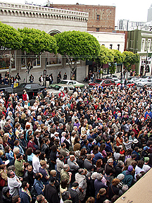 CITY LIGHTS 50TH ANNIVERSARY / CROWD